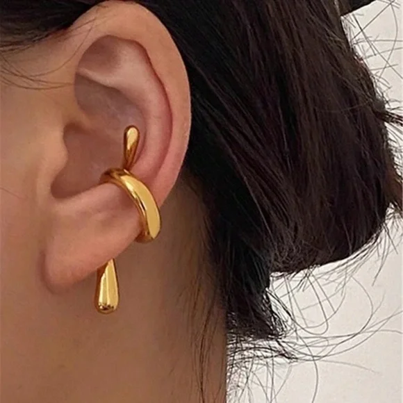 “Ellis” gold ear cuff - Picture 3 of 4